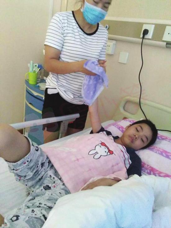 在病房的"课堂"——岳阳12岁白血病男孩的上学梦