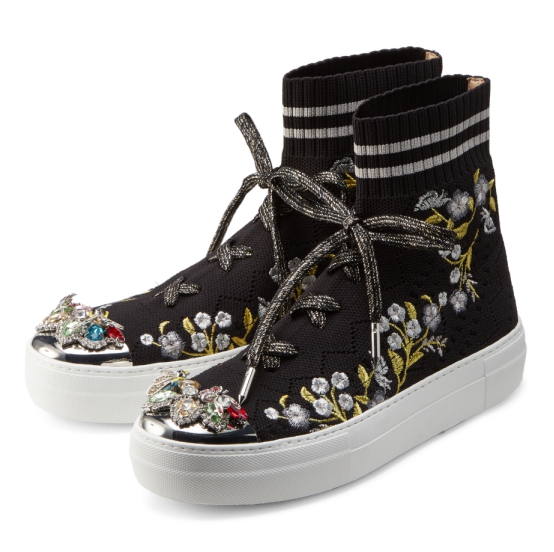 邓家佳太会搭配了,穿上这双鞋秒变时尚大伽