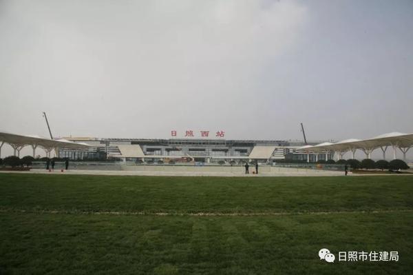 日照西站正在绿起来!共栽植各类乔木约7000株