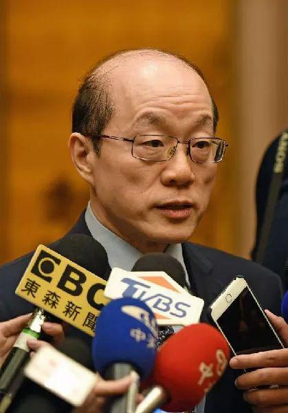  ▲资料图片：2017年11月8日，第一次以中共中央台办、国台办副主任身份公开亮相的刘结一接受媒体采访。