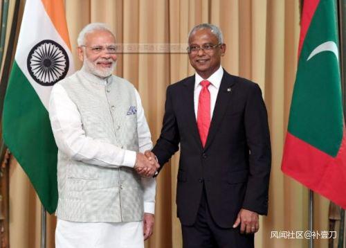 莫迪与萨利赫握手