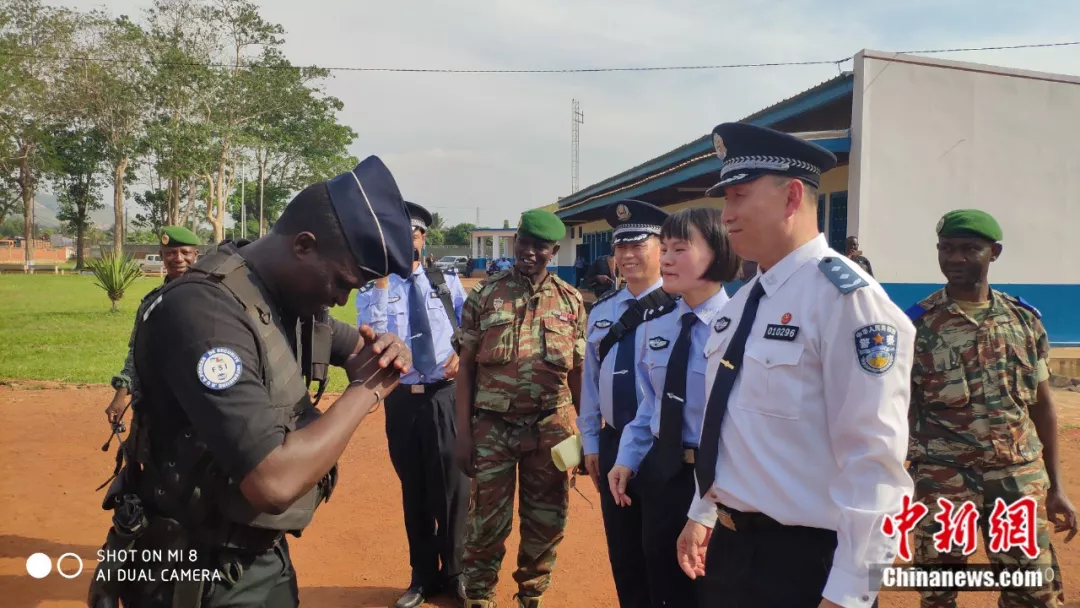 学功夫踢正步说中文,好多外国警察有中国师傅