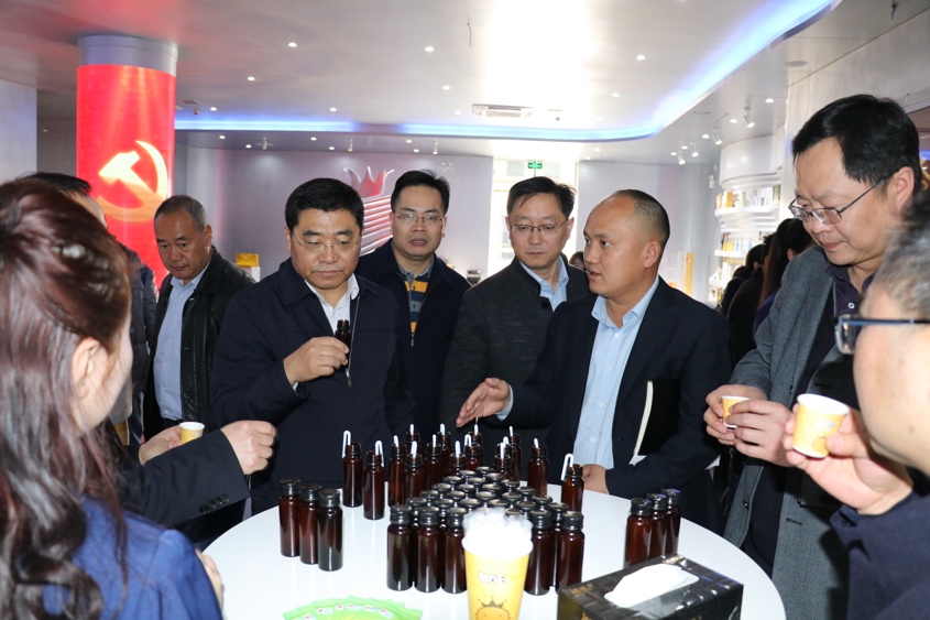 2019年贵州省经济_...1月23日,贵州省经济文化促进会2018年年会暨2019年迎新春团拜会...(3)