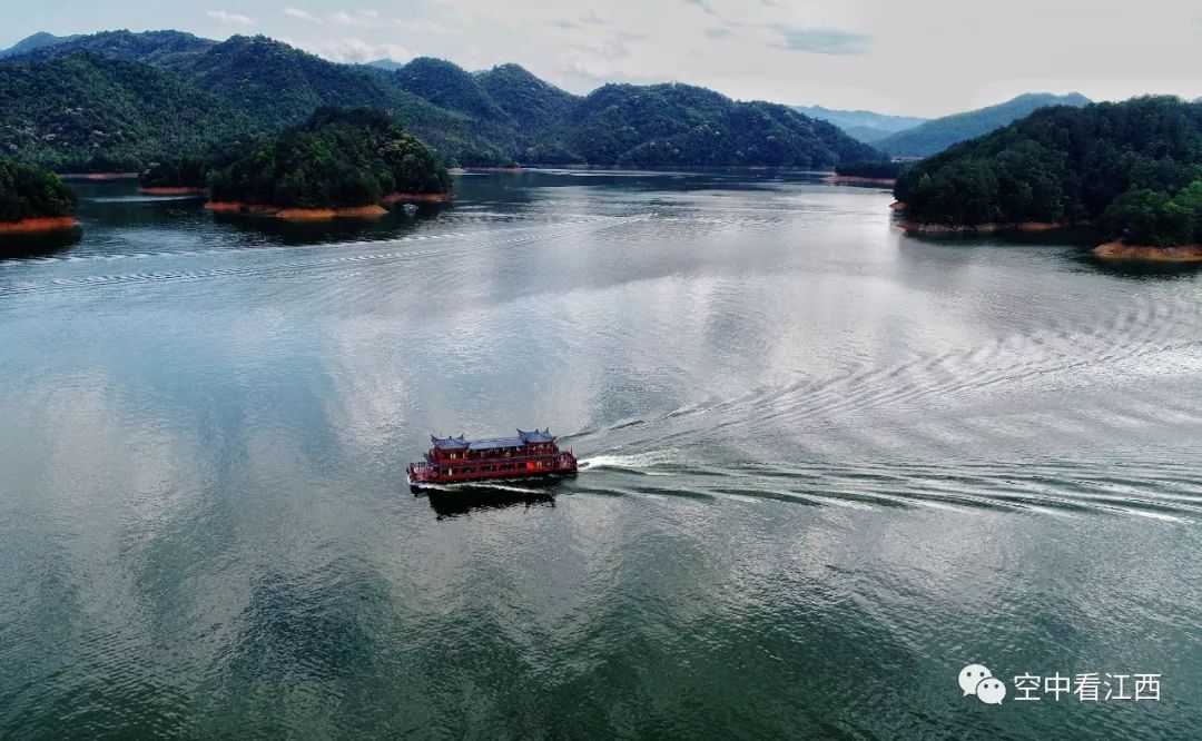 4月25日,航拍位于江西省赣州市上犹县境内的国家4a级景区—阳明湖