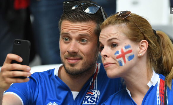 冰岛霸气庆祝仪式感动网友 在队长的鼓动下全
