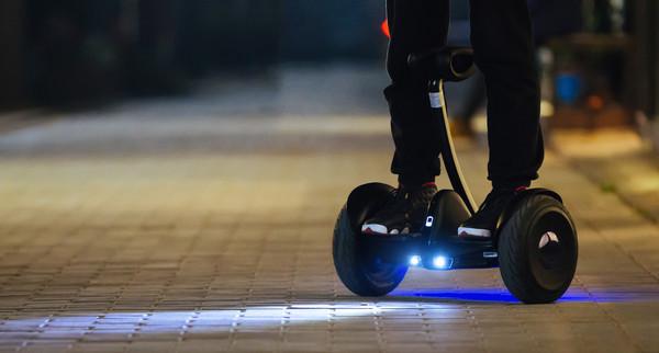 上海警方：电动平衡车滑板车不得上路