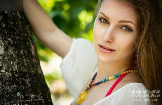 外国丈母娘送中国小伙礼物打开后让人脸红