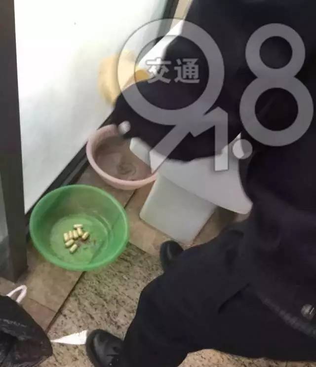 男子打飞的见男网友聊感情 被逼吞下海洛因(图)