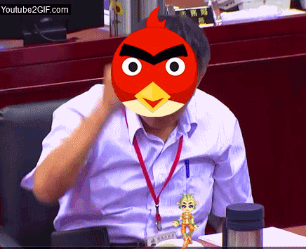 柯p捶桌的动图瞬间引爆了台湾小伙伴的改图热情视频,动图鬼畜大手们