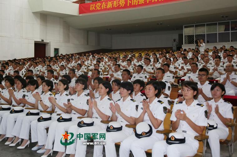 　　庆功大会现场 薛成清 摄