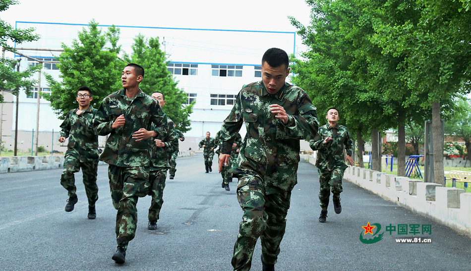 狂奔不止。肖邦勇摄影