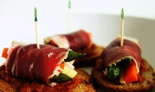 西班牙顶级火腿大师 切个火腿挣4000美元