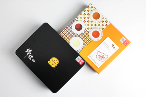 　　图2(两盒贴了标签的饼)