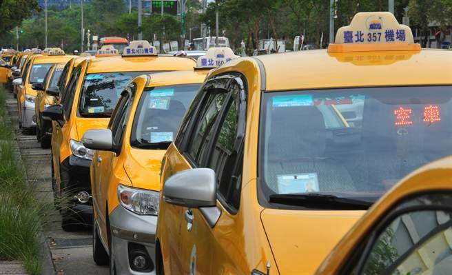 大陆游客骤减 台湾出租车司机竟如此苦哈哈