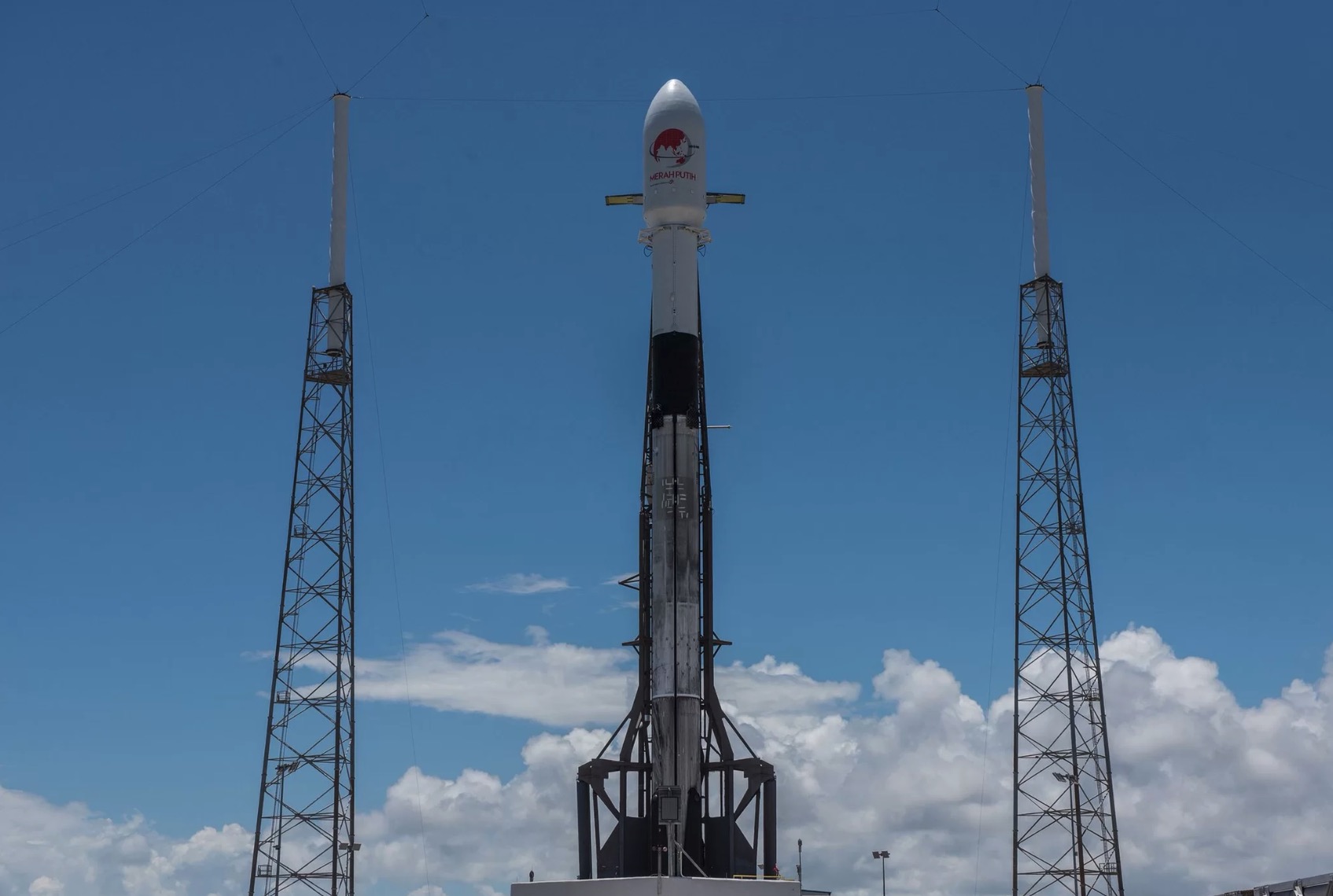 spacex新猎鹰9首次重复使用成功并海上回收一级