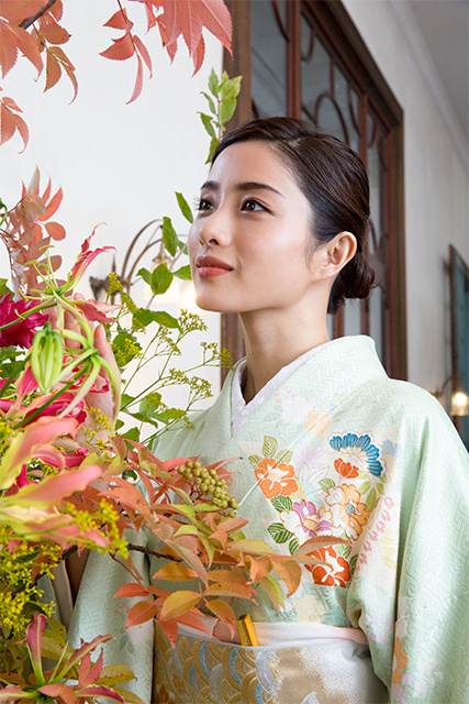 石原里美侧颜美爆热搜立体小脸也离不开高光加持