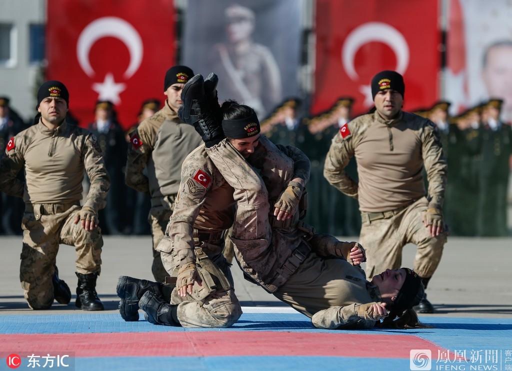 土耳其军校女学员格斗