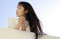 张星禾晒新照 冬日阳光里尽显温柔_凤凰网