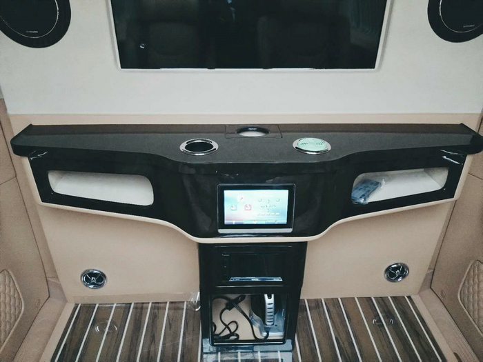 奔驰v260改装全新v级商务房车个性定制15088779054