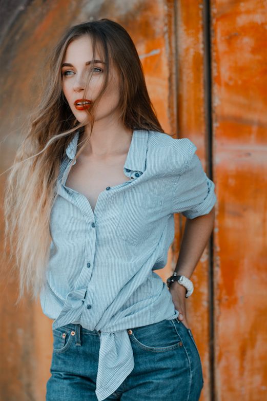 网上人均美女_大胸美女