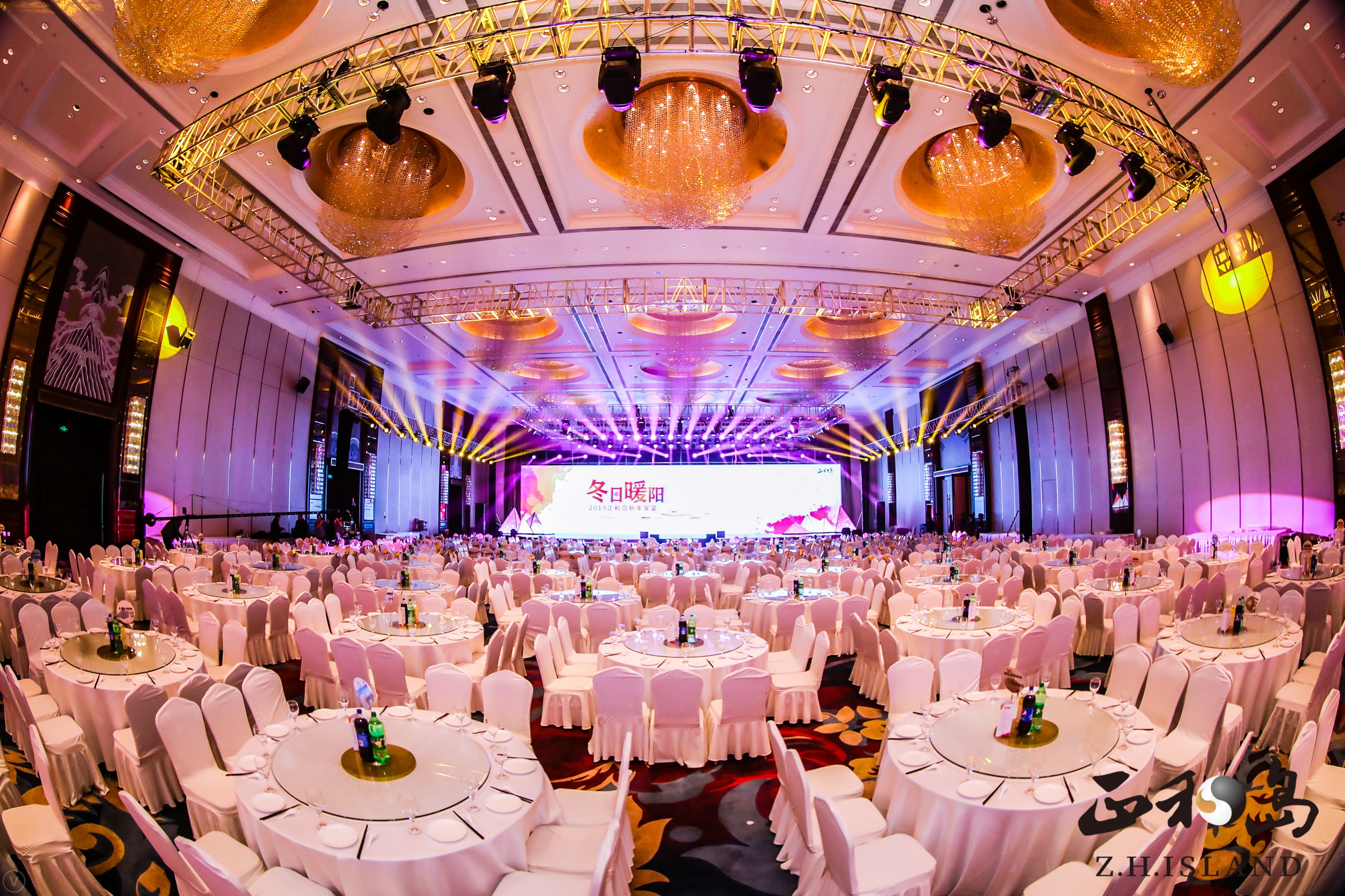 图:2019正和岛家宴现场值得关注的是,今年的正和岛家宴还迎来了一位