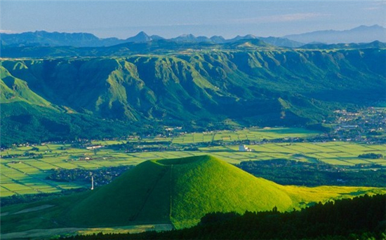 山峰 草原 活火山,你想要的这都有 大观峰地处日本熊本县阿苏市