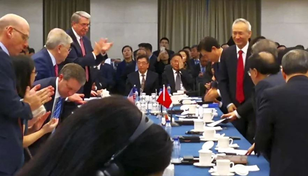 美国这样“参加”达沃斯,又扯到中国 (组图)