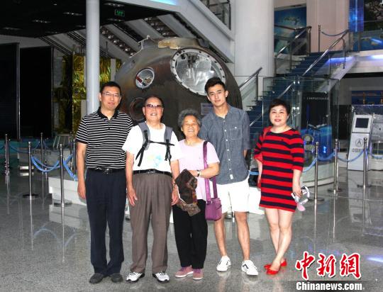 “改嫁后妈”为供继子留学卖房:爱是春风暖三家