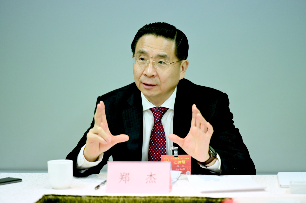 作为来自浙江的人大代表,郑杰还表达了他对于浙江省发展5g网联无人机