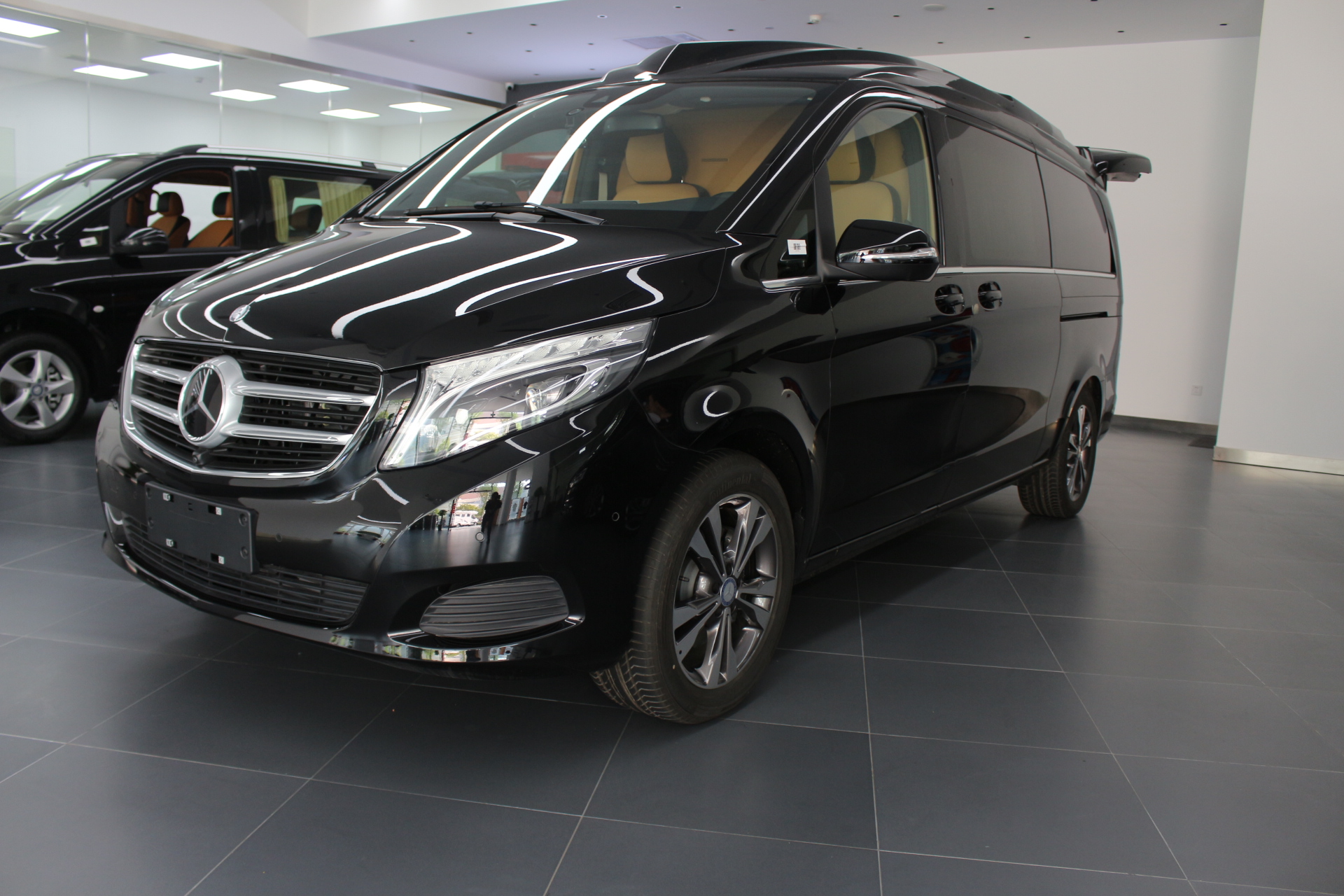 专业定制改装商务车奔驰v260报价多少钱15088779054