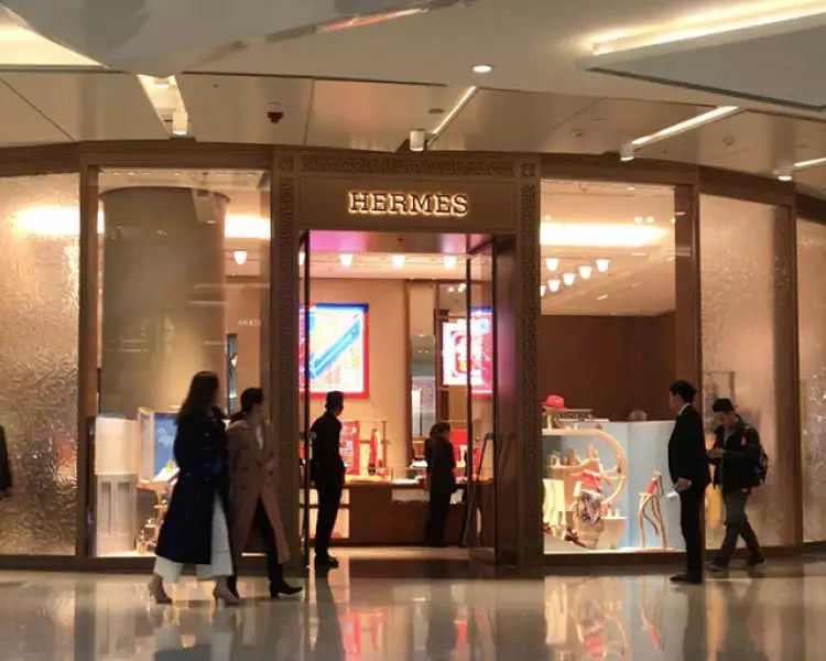 潜规则:买爱马仕需表忠诚 抢手款得额外配货6-8万