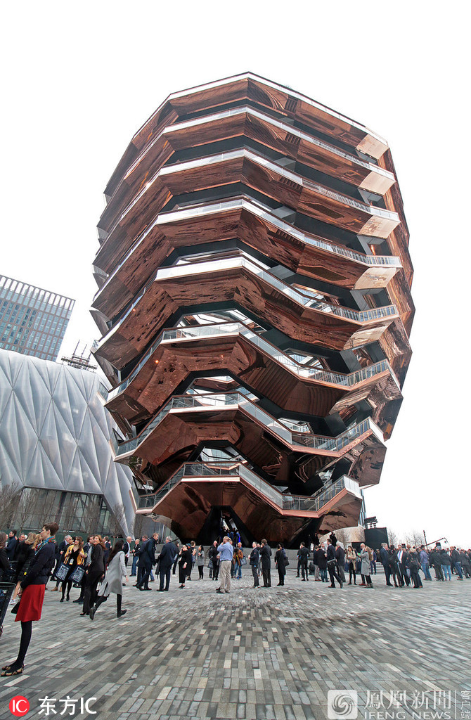 我们不想再设计一个纯粹吸引眼球的构筑物"heatherwick解释到:"所以