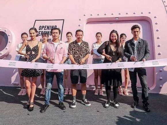 一代鞋王怎么把钱作没的:关店4000家 (组图)