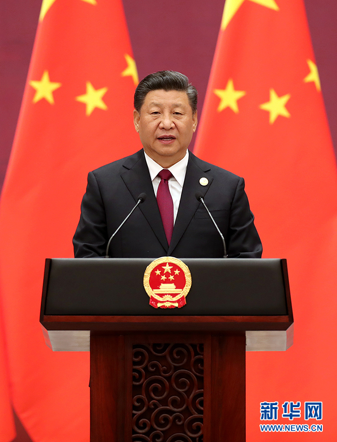 4月26日,国家主席习近平和夫人彭丽媛在北京人民大会堂举行宴会,欢迎出席第二届“一带一路”国际合作高峰论坛的外方领导人夫妇及嘉宾。这是习近平发表致辞,代表中国政府和中国人民热烈欢迎各位嘉宾。 新华社记者黄敬文摄