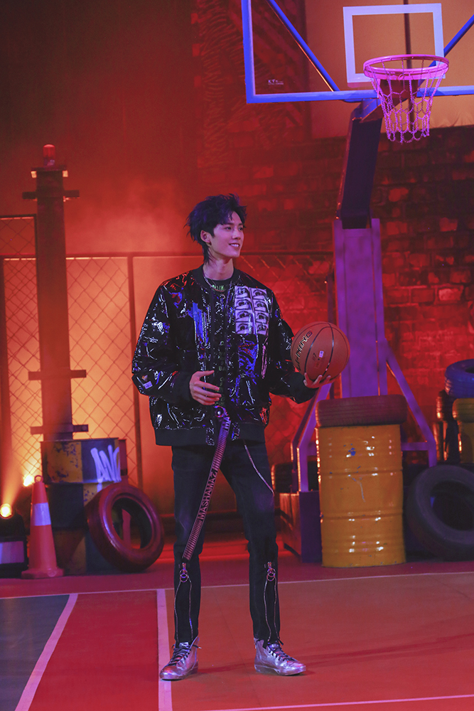 邓超元生日会再唱金曲 王以太艾福杰尼惊喜助阵