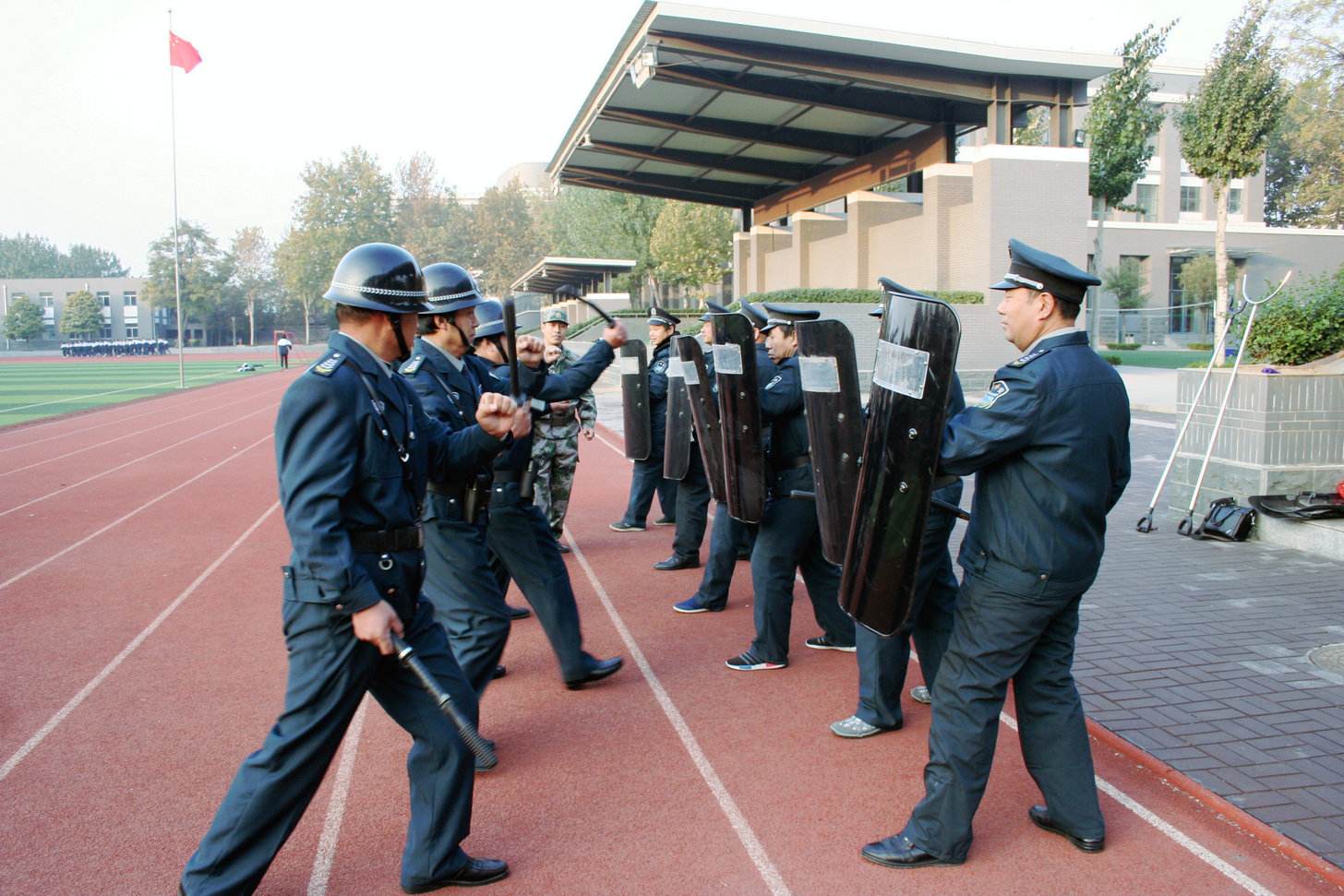 在近年來發生的多起校園安全事件中,校園安保漏洞一再引發熱議.