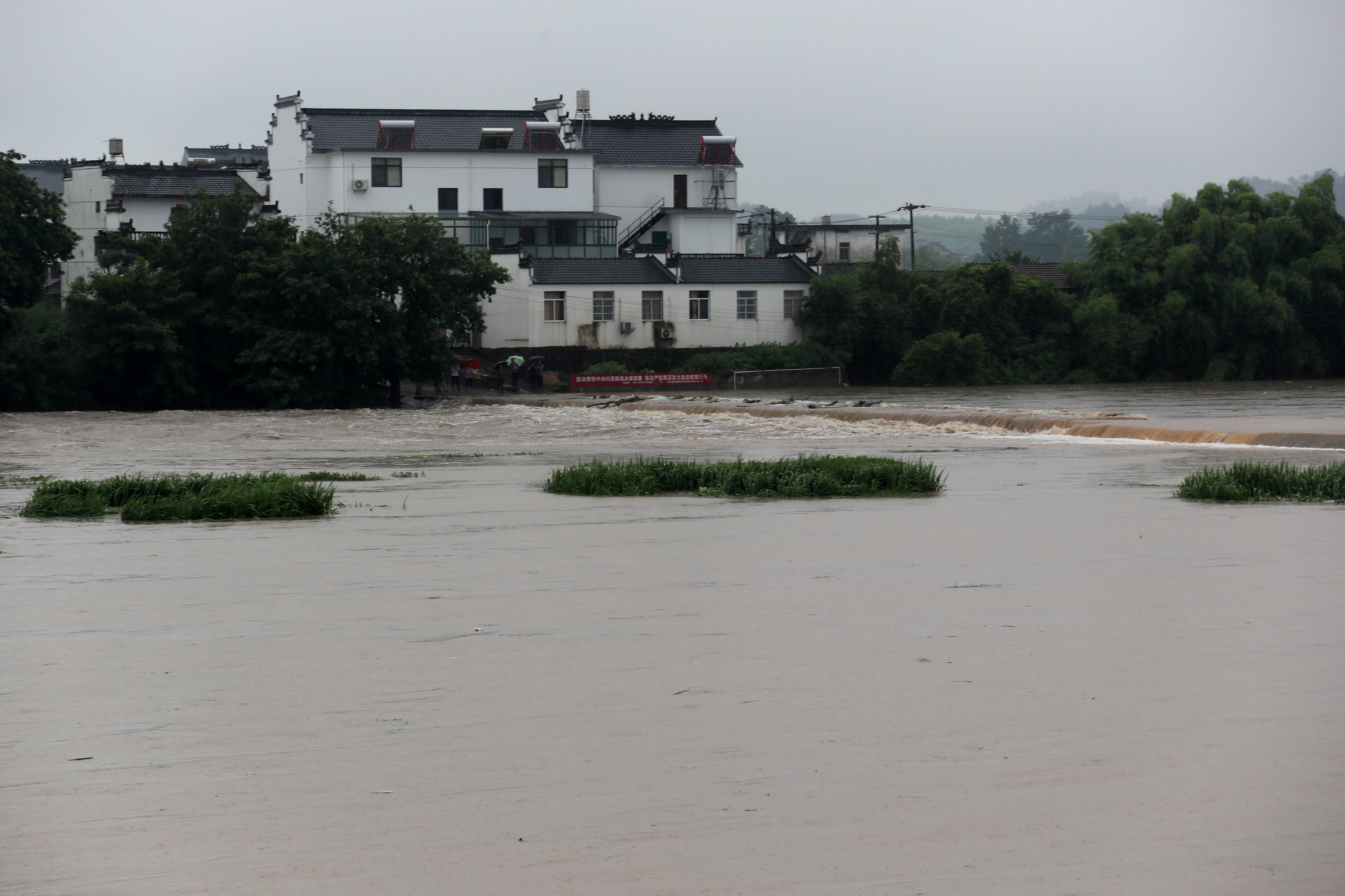 四川射洪暴雨 城区部分地区内涝 - 四川 - 华西都市网新闻频道