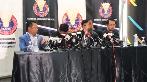 20年传奇落幕！李宗伟退役 泪洒发布会现场