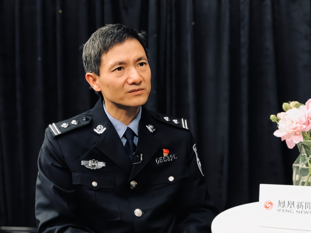 万飞接受凤凰网公益《行动者》专访