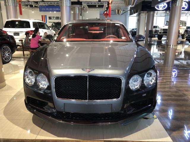 最便宜的宾利飞驰,还是4座,只要200多万这让高配迈巴赫咋卖