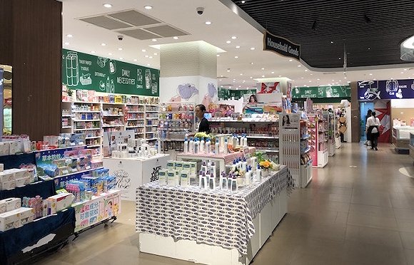  B1层超市、食品、生活用品区域。