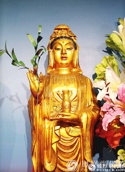 天津莲宗寺临时道场供奉的观世音菩萨(图片来源:凤凰网佛教 摄影:果朝)