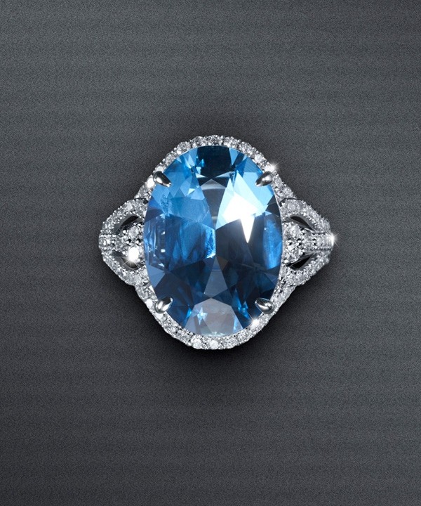  蓝宝石跟钻石（蓝宝石跟钻石硬度） 