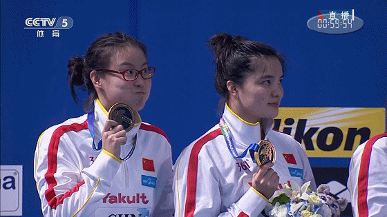 傅园慧表情包升级!泳坛泥石流洪荒之力震撼来袭