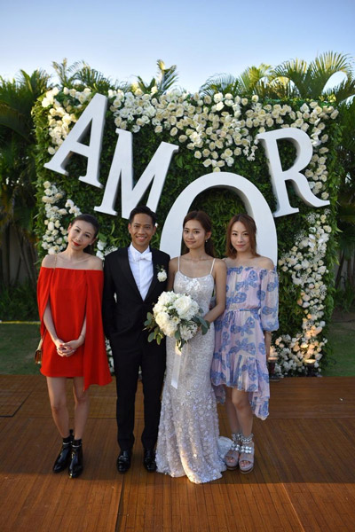 返回首页 分享 [1/5] 杨爱瑾与郭永淳在巴里完成浪漫婚礼派对,有接近