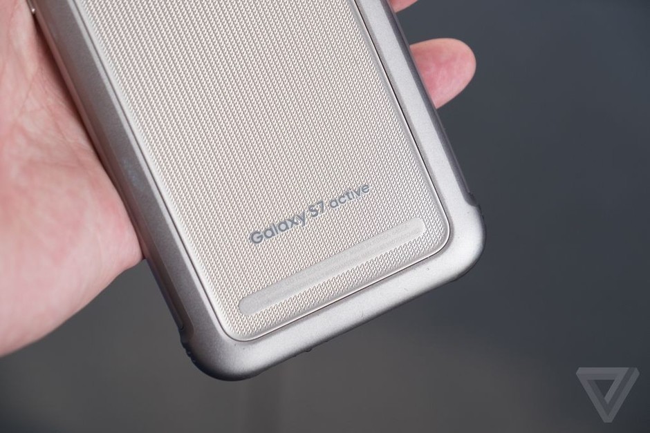 三防版三星s7 active图赏:配4000mah电池