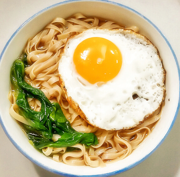 官员的微信朋友圈:退休前风花雪月 退休后时事热点