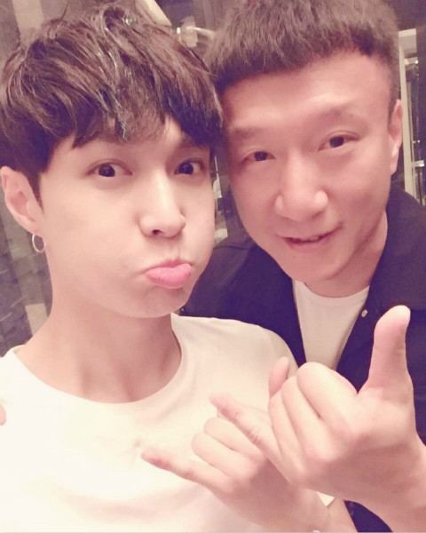 张艺兴与极限男人帮合照满屏都是小鲜肉