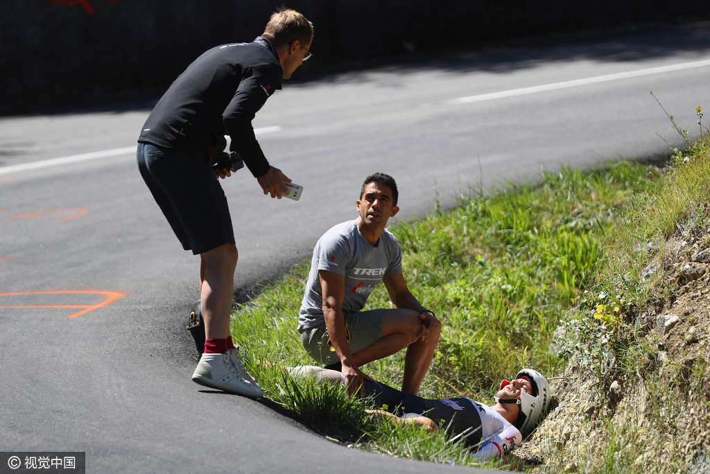 2016环法自行车赛第13赛段:比利时车手滕斯意外摔倒