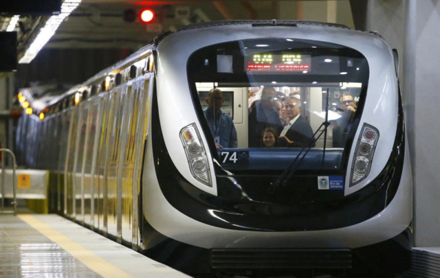 巴西代总统特梅尔乘坐地铁4号线